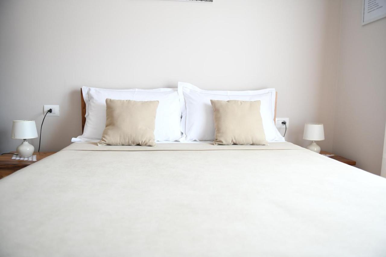 Guesthouse Leo เบราท ภายนอก รูปภาพ