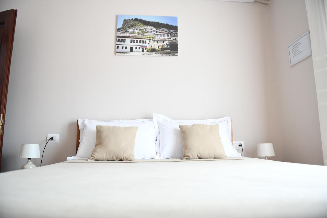 Guesthouse Leo เบราท ภายนอก รูปภาพ