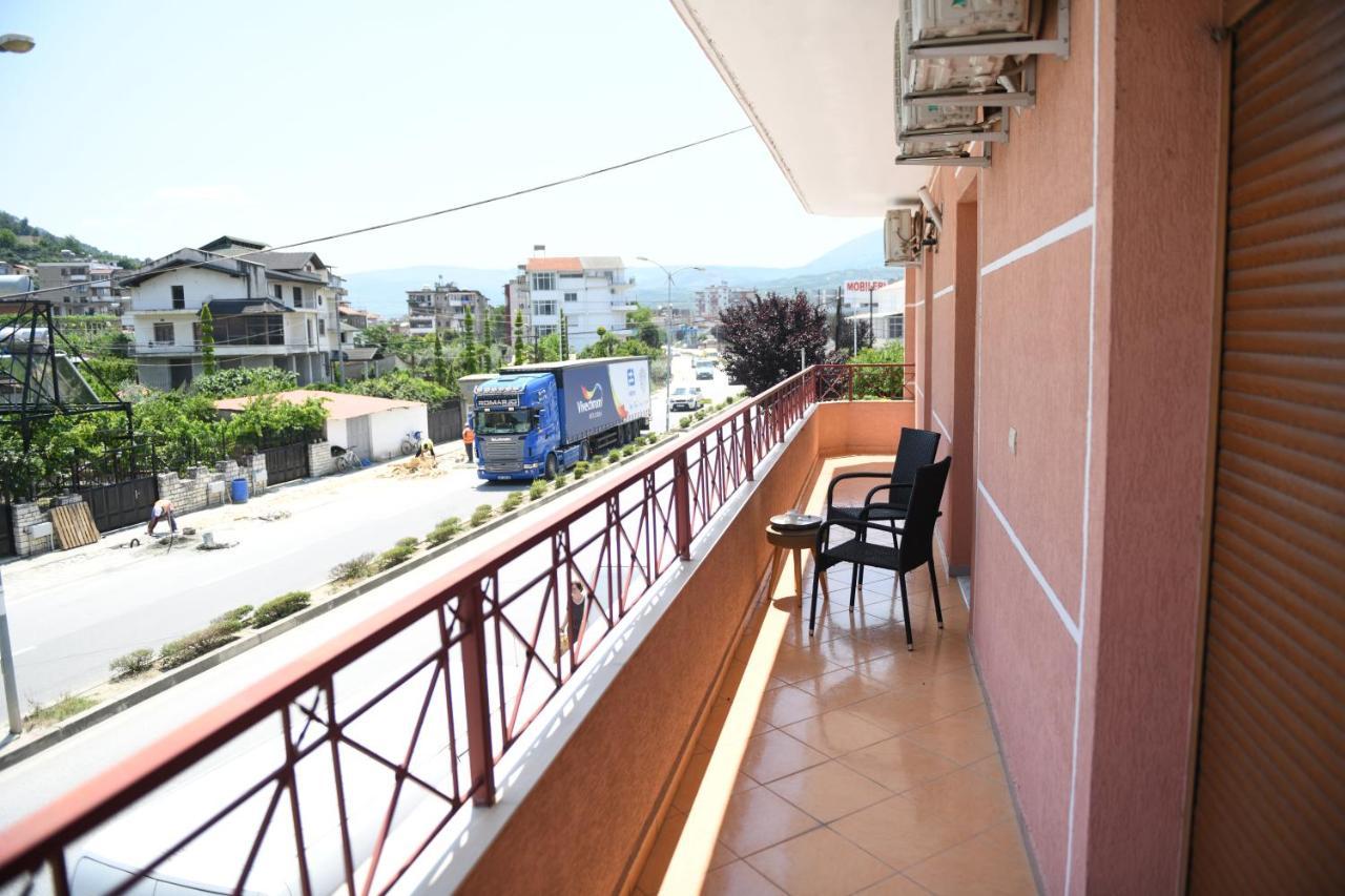 Guesthouse Leo เบราท ภายนอก รูปภาพ