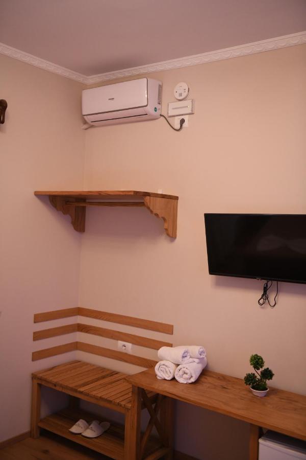 Guesthouse Leo เบราท ภายนอก รูปภาพ