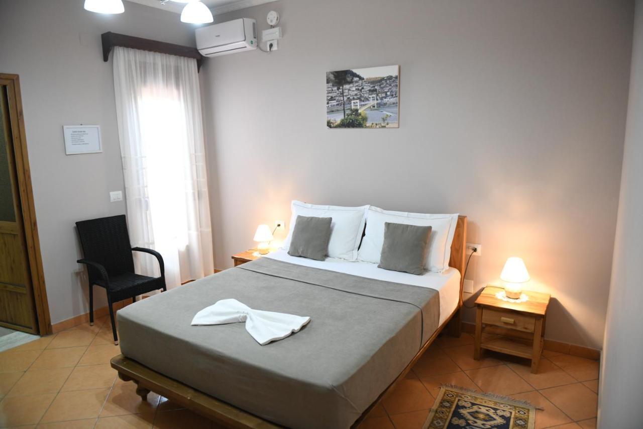 Guesthouse Leo เบราท ภายนอก รูปภาพ