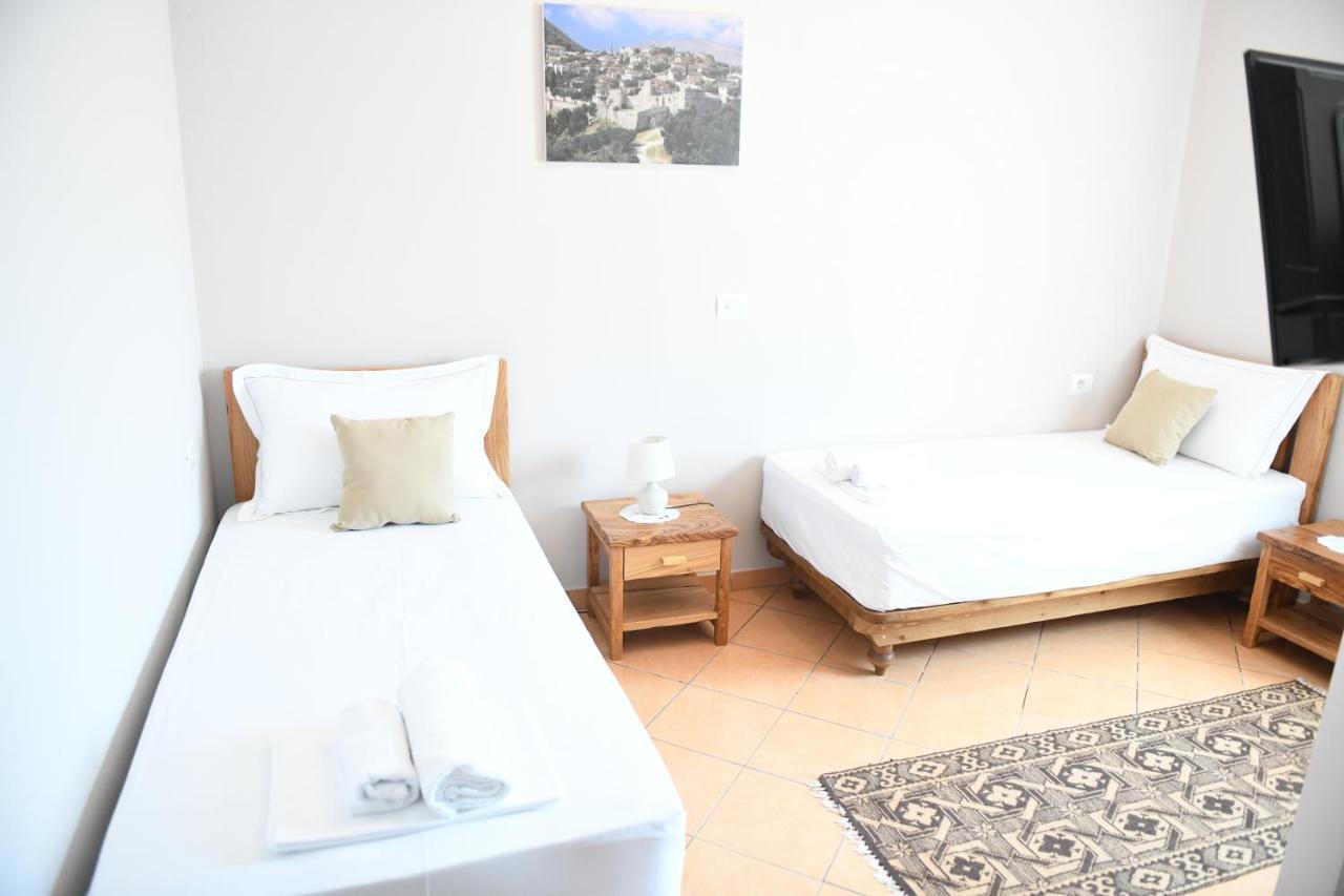 Guesthouse Leo เบราท ภายนอก รูปภาพ