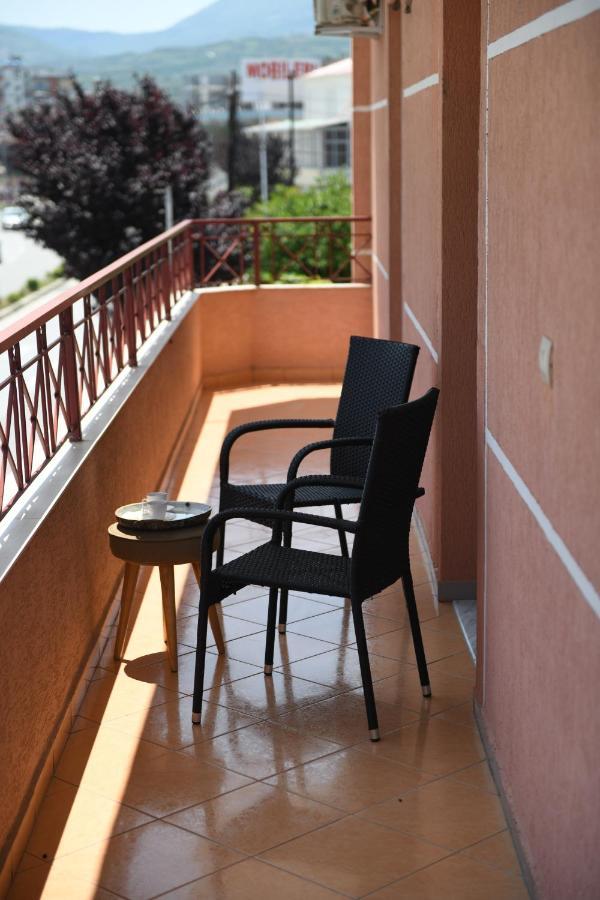 Guesthouse Leo เบราท ภายนอก รูปภาพ
