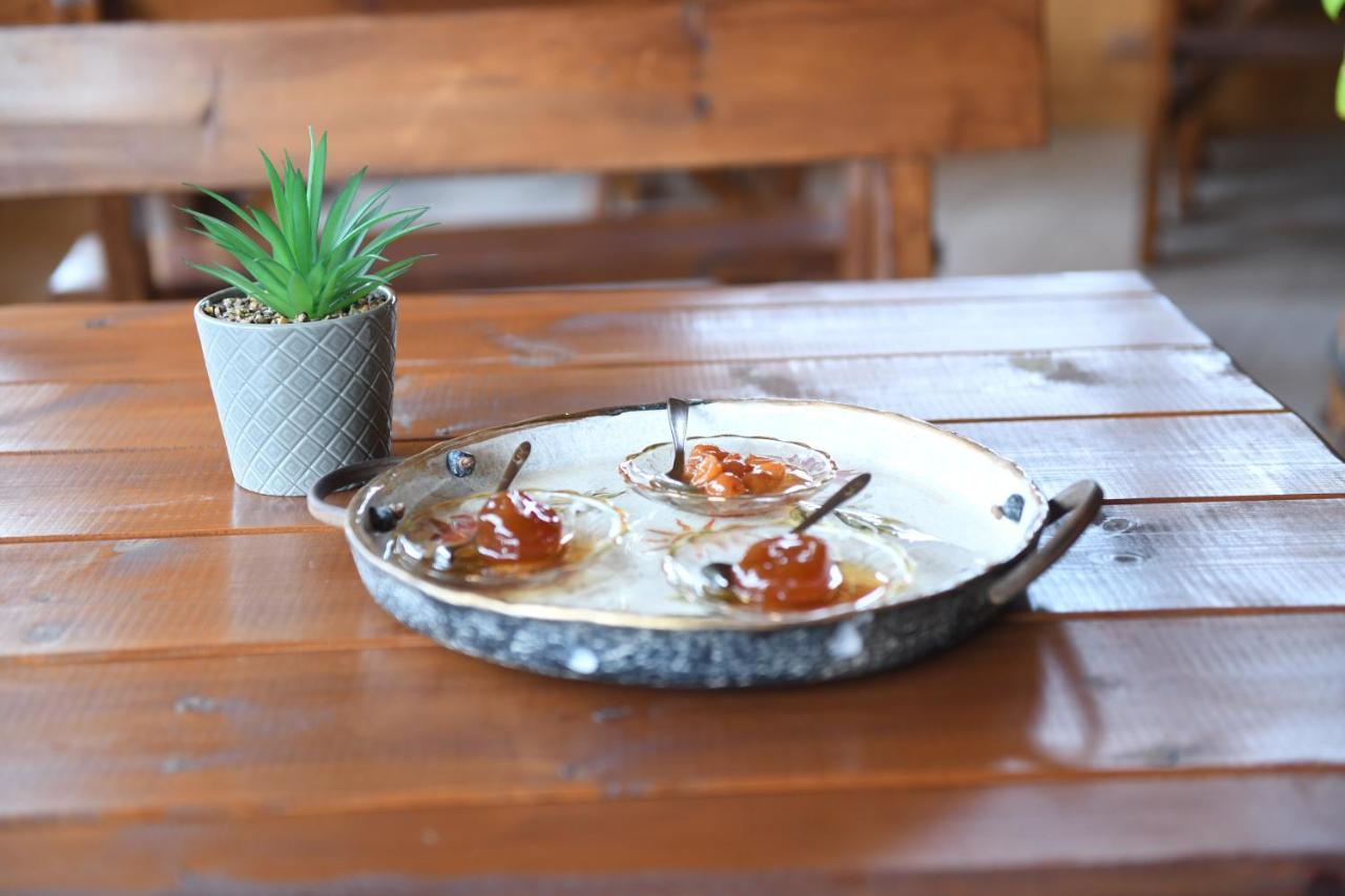 Guesthouse Leo เบราท ภายนอก รูปภาพ